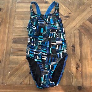 Like new Speedo size 10/26